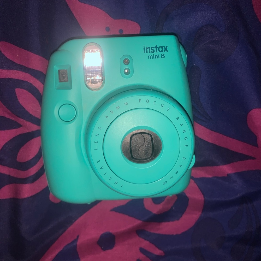INSTAX MINI 8 URBAN OUTFITTERS POLAROID